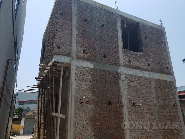 Hàng chục công trình lớn nhỏ xây dựng trái phép trên đất nông nghiệp tại khu Bồ Đàm nhưng không bị xử lý.