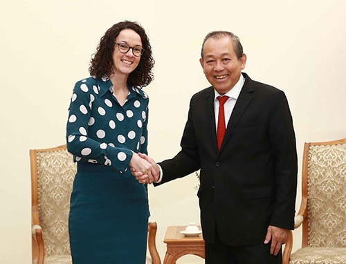 Phó Thủ tướng Trương Hòa Bình tiếp bà Angela Dorn, Bộ trưởng Khoa học và Nghệ thuật bang Hessen – CHLB Đức. Ảnh: VGP