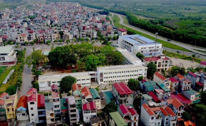 Phân tích, đánh giá các chính sách về nguồn lực phát triển và sự phối hợp giữa các ngành, lĩnh vực nhằm đảm bảo công bằng lợi ích giữa các bên liên quan trong phát triển đô thị và nông thôn.