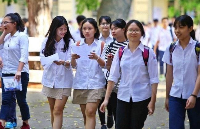 Học sinh THPT, học viên giáo dục thường xuyên đi học trở lại từ ngày 2/3 tới. Ảnh TL.