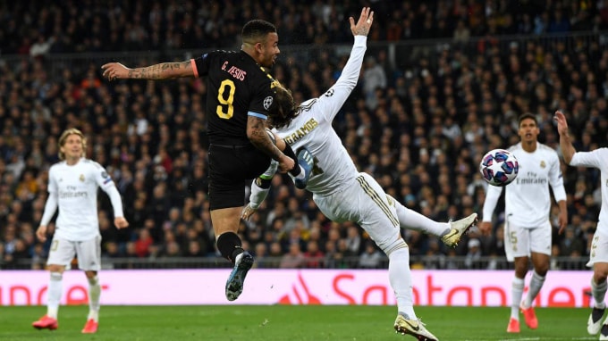Gabriel Jesus gỡ hòa quan trọng. Ảnh: Getty
