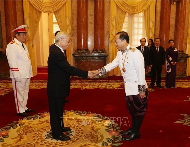 Tổng Bí thư, Chủ tịch nước Nguyễn Phú Trọng tiếp Ông Chay Navuth, Đại sứ Đặc mệnh toàn quyền Vương quốc Campuchia tại Việt Nam đến trình Quốc thư. Ảnh: TTXVN.