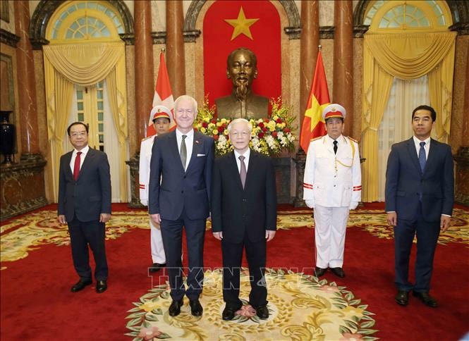 Tổng Bí thư, Chủ tịch nước Nguyễn Phú Trọng tiếp Ông Ivo Sieber, Đại sứ Đặc mệnh toàn quyền Liên bang Thụy Sỹ tại Việt Nam đến trình Quốc thư. Ảnh: TTXVN.
