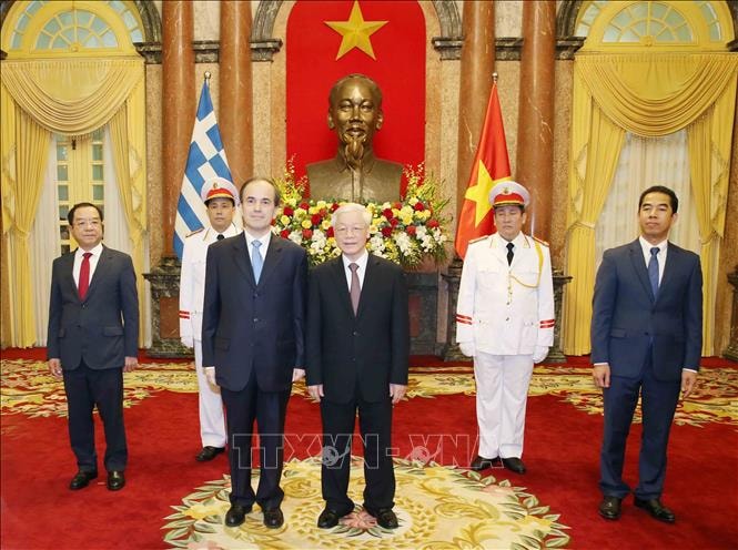 Tổng Bí thư, Chủ tịch nước Nguyễn Phú Trọng tiếp Ông Georgios Stilianopoulos, Đại sứ Đặc mệnh toàn quyền Cộng hòa Hy Lạp tại Việt Nam đến trình Quốc thư. Ảnh: TTXVN.