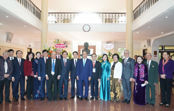 Thủ tướng Nguyễn Xuân Phúc, Phó Thủ tướng Vũ Đức Đam cùng các đại biểu dự buổi lễ. Ảnh: VGP.