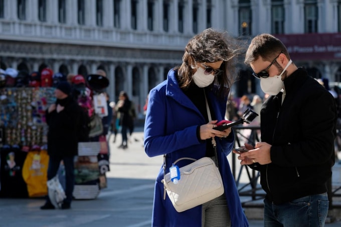 Người dân tại quảng trường Saint Mark ở Venice. Ảnh: Reuters