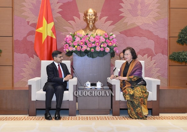 Chủ tịch Quốc hội Nguyễn Thị Kim Ngân tiếp Ngài Pranay Verma, Đại sứ Ấn Độ tại Việt Nam. Ảnh: quochoi.vn