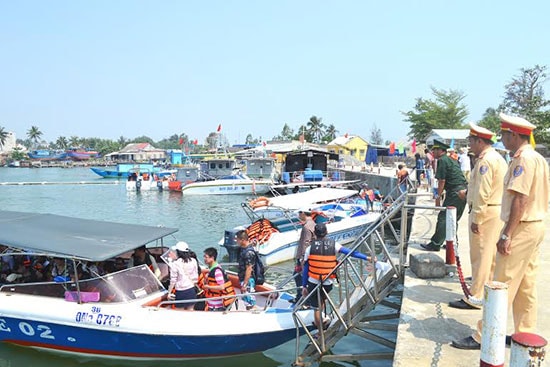 Tăng cường kiểm tra, xử lý những vi phạm, bảo đảm trật tự an toàn giao thông đường thủy (Ảnh minh họa)