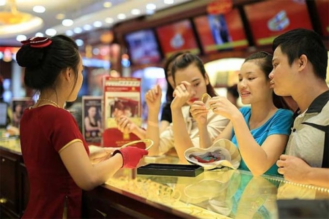 Giá vàng trong nước và thế giới tiếp tục lao dốc mạnh. Ảnh minh họa.