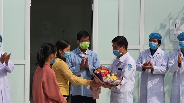 Bệnh nhân COVID-19 cuối cùng trong số 16 ca bệnh được xuất viện. Ảnh: TL