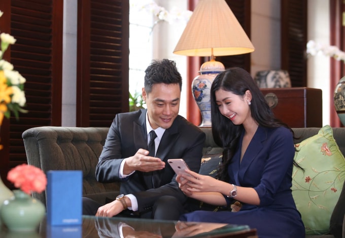 Khách hàng hài lòng khi sử dụng internet của VNPT tại quán Cafe.