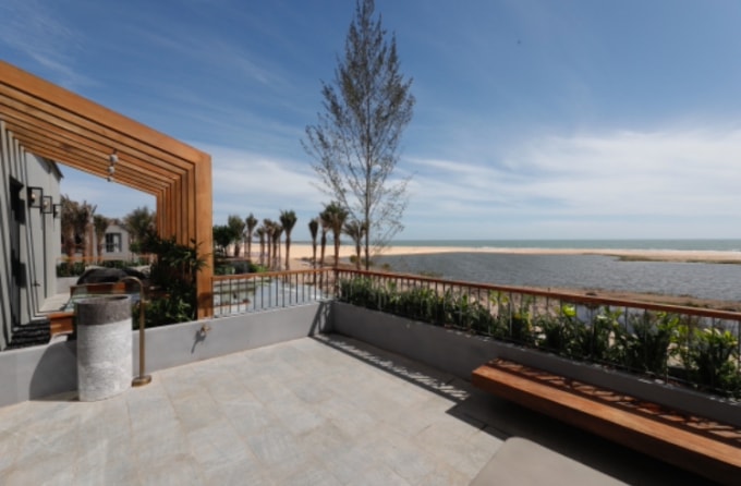 Second home The Tropicana có hướng nhìn ra biển.