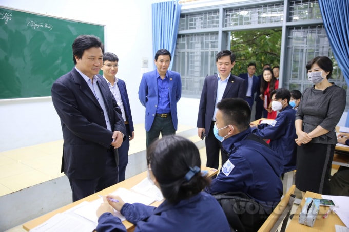 Đoàn đã đi kiểm tra thực tế công tác phòng chống dịch bệnh Covid-19 tại một số cơ sở giáo dục trên địa bàn thành phố Việt Trì.