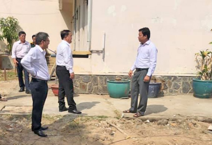 Ngày 2/3, ông Phạm Tấn Hòa, Phó Chủ tịch UBND tỉnh Long An, cùng đại diện các sở, ngành tỉnh đã tiến hành kiểm tra tiến độ thành lập khu cách ly và bệnh viện dã chiến tại Trường Quân sự tỉnh.