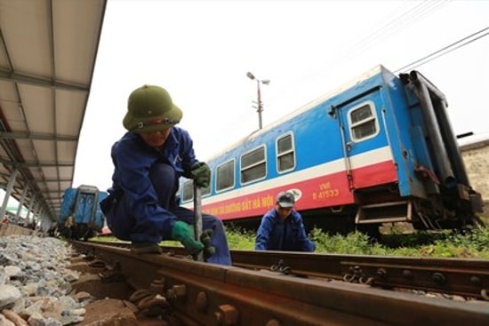 Hơn 2.800 tỷ đồng kinh phí quản lý, bảo trì kết cấu hạ tầng đường sắt năm 2020 vẫn chưa thể giải ngân do vướng mắc các quy định pháp luật. Ảnh minh họa
