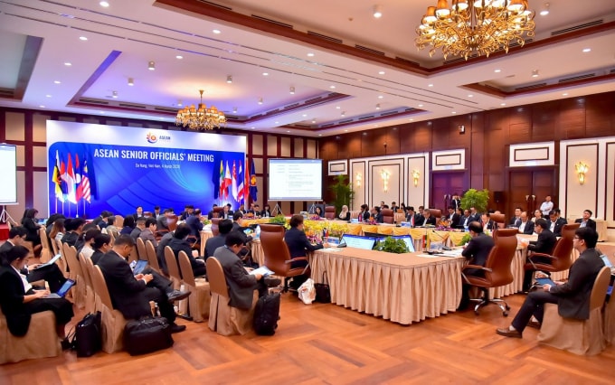 Kết quả trao đổi tại Hội nghị các quan chức cao cấp (SOM) ASEAN lần này là cơ sở để các trụ cột Cộng đồng tiếp tục tham vấn, đóng góp trước khi trình Cấp cao ASEAN 37 (Hà Nội, 11/2020) xem xét, cho chỉ đạo. Ảnh: Tuấn Anh