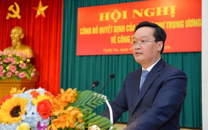 tân Phó Bí thư Tỉnh ủy Nghệ An Nguyễn Đức Trung phát biểu nhận nhiệm vụ. Ảnh báo nghệ an