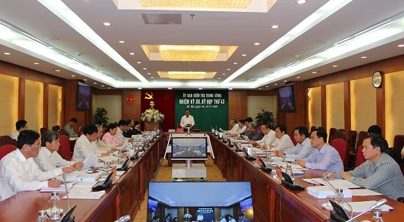 Đồng chí Trần Cẩm Tú, Bí thư Trung ương Đảng, Chủ nhiệm Ủy ban Kiểm tra Trung ương chủ trì kỳ họp thứ 43. Ảnh: UBKTTƯ.