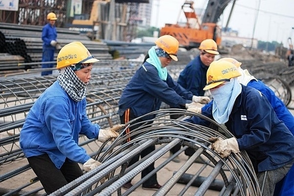 Hành vi cưỡng bức, ngược đãi người lao động sẽ bị phạt tiền lên tới 75 triệu đồng (Ảnh minh họa)