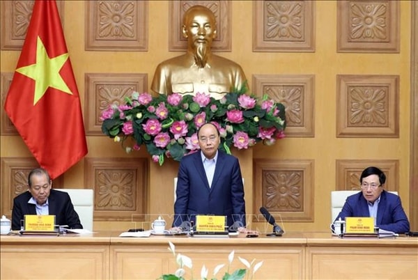 Thủ tướng Nguyễn Xuân Phúc chủ trì phiên họp Thường trực Chính phủ với Ban Chỉ đạo quốc gia phòng, chống dịch bệnh COVID-19. Ảnh: TTXVN