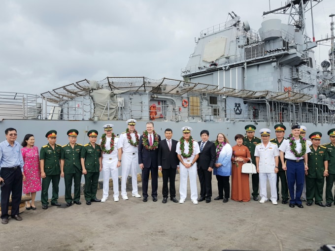 Lễ đón đoàn tàu Hải quân Hoa Kỳ tại cảng Tiên Sa, Đà Nẵng.