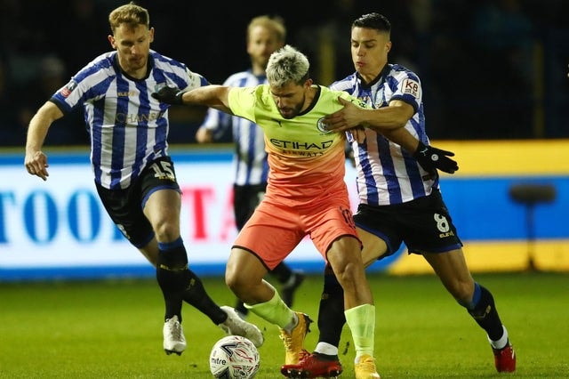 Man City gặp rất nhiều khó khăn trong chuyến làm khách của đội hạng Nhất Sheffield Wednesday. Ảnh: JPIMedi