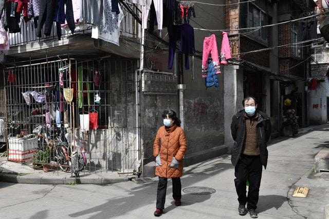 Người dân tại thành phố Vũ Hán, Trung Quốc. Ảnh: Reuters