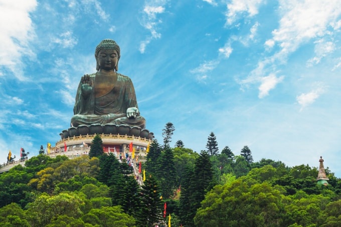 Bức tượng Phật tại Tu viện Po Lin – điểm đến tâm linh nổi tiếng ở Hongkong.