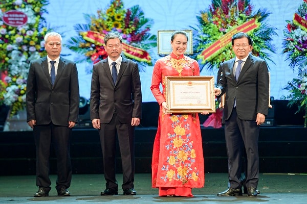 Với nhiều thành tích đã đạt được, Tổng Giám đốc Đỗ Nguyệt Ánh đã vinh dự được Phó Thủ tướng Trịnh Đình Dũng thay mặt lãnh đạo Đảng, Nhà nước trao tặng Huân Chương Lao động hạng Nhì nhân dịp Lễ kỷ niệm 50 năm thành lập Tổng công ty Điện miền Bắc.