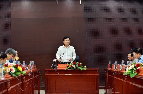 Phó Thủ tướng Trịnh Đình Dũng đề nghị lãnh đạo các địa phương phải coi việc đẩy nhanh công tác GPMB cho đường dây 500 kV mạch 3 là nhiệm vụ trọng tâm để triển khai thực hiện. Ảnh: VGP