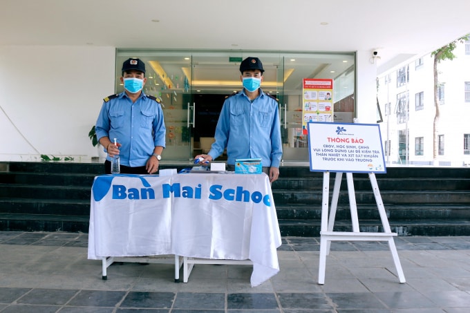 Từ Mầm non đến THCS đều sẽ được trang bị thiết bị đo thân nhiệt và các dụng cụ y tế khác cần thiết để đảm bảo tốt nhất khi học sinh có thông báo đi học trở lại. Ảnh: Hoàng Dương