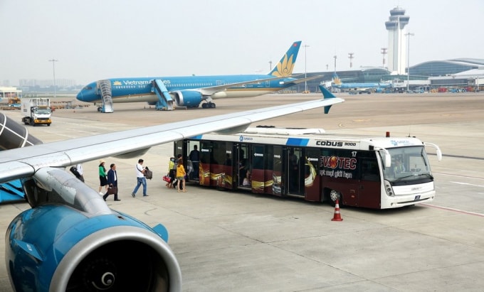 Hành khách trên hai chuyến bay VN0054 và VN233 cần liên hệ ngay với trung tâm y tế