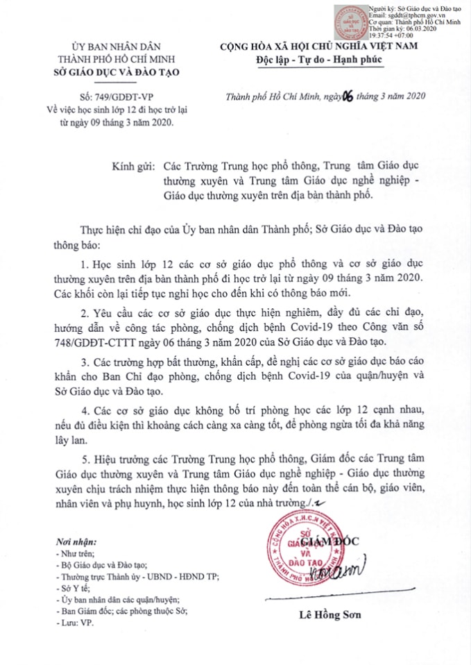 Ông Lê Hồng Sơn, Giám đốc Sở Giáo dục & Đạo tạo TPHCM vừa ký ban hành văn bản số 749/GDĐT-VP, quyết định chính thức cho học sinh lớp 12 đi học lại từ ngày 9/3.