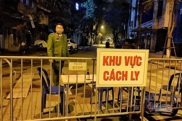 Khu vực nơi ở của bệnh nhân nhiễm virus SARS-CoV-2 đã bị cách ly. Ảnh: VNN