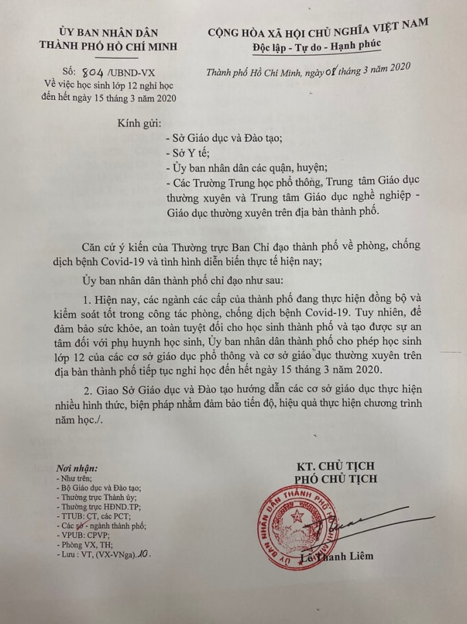 Ông Lê Thanh Liêm, Phó Chủ tịch UBND TPHCM đã ký ban hành văn bản số 804/UBND-VX, quyết định cho học sinh khối lớp 12 tiếp tục nghỉ học.