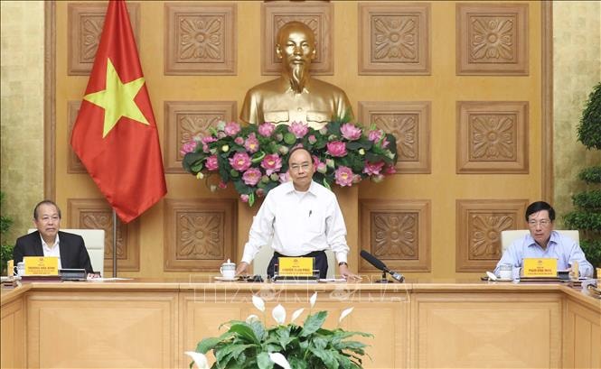 Thủ tướng Nguyễn Xuân Phúc chủ trì phiên họp Thường trực Chính phủ với Ban Chỉ đạo Quốc gia phòng, chống dịch COVID-19. Ảnh: TTXVN