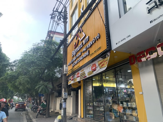 Chính phủ đã quy định miễn lệ phí môn bài đối với chi nhánh, văn phòng đại diện, địa điểm kinh doanh của doanh nghiệp nhỏ và vừa chuyển từ hộ kinh doanh. Ảnh: Dương Lâm
