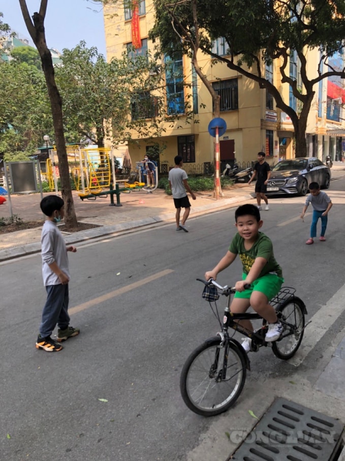 Cuộc sống của người dân ở khu vực cách ly vẫn diễn ra bình thường. Việc cách ly chỉ nhằm khoanh vùng dịch, không ảnh hưởng đến đời sống người dân.