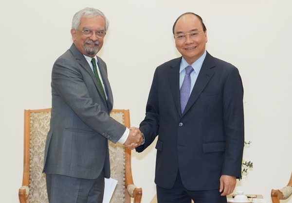 Thủ tướng Nguyễn Xuân Phúc tiếp Điều phối viên thường trú LHQ tại Việt Nam, ông Kamal Malhotra. Ảnh: VGP