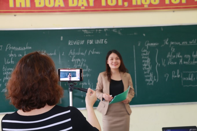 Việc dạy học trực tuyến là cách làm hiệu quả nhất trong mùa dịch COVID-19.