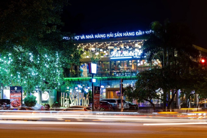 Nhà hàng Hải sản phố được coi là sai phạm khủng trên dự án cống hóa mương Phan Kế Bính nhưng chưa được xử lý.