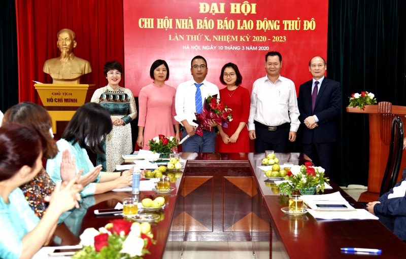Ban chấp hành Chi hội Nhà báo báo Lao động Thủ đô nhiệm kỳ mới ra mắt. Ảnh: PV