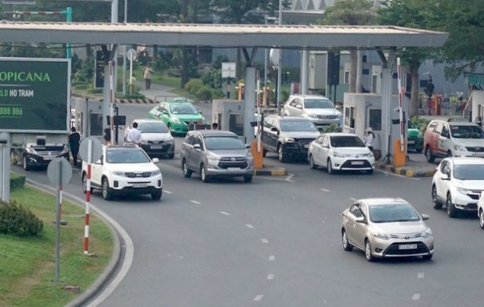 Trạm thu phí tại đường dẫn vào nhà ga sân bay Tân Sơn Nhất.