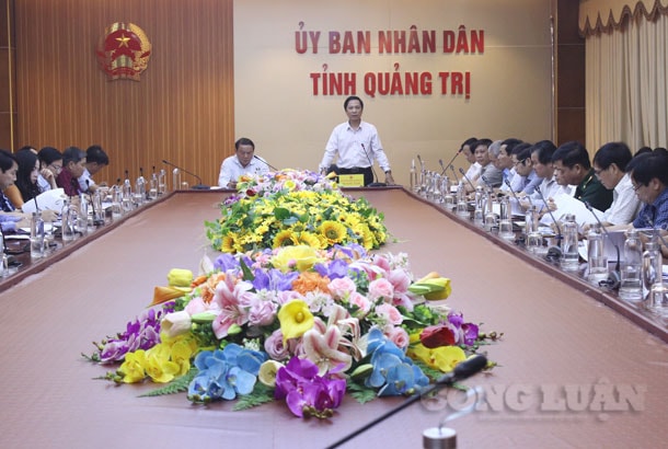 Ông Hoàng Nam, Phó Chủ tịch UBND tỉnh Quảng Trị, chủ trì cuộc họp.