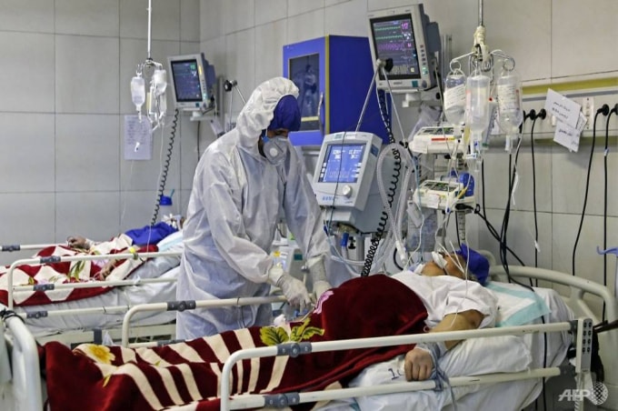Số ca nhiễm và tử vong vì SARS-CoV-2 tăng mạnh. Ảnh: AFP