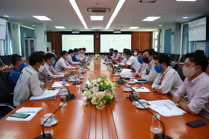 Các cuộc họp, lãnh đạo và CBCNV BSR đều sử dụng khẩu trang.