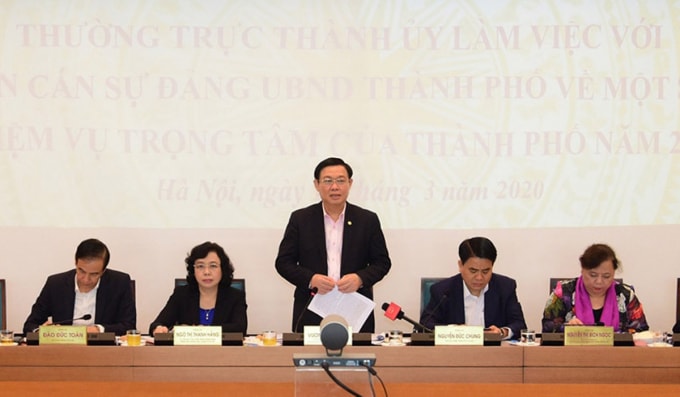 Ủy viên Bộ Chính trị, Bí Thư Thành ủy Hà Nội Vương Đình Huệ phát biểu tại cuộc họp. Ảnh: VGP