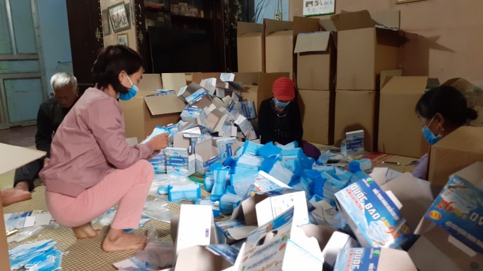 Trên bao bì đóng gói khẩu trang thành phẩm Công ty Quốc bảo ghi rõ;