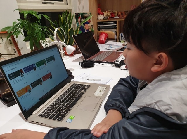 Bộ GD&ĐT yêu cầu tăng cường dạy học qua internet, trên truyền hình trong thời gian nghỉ học để phòng, chống Covid-19. Ảnh TL.