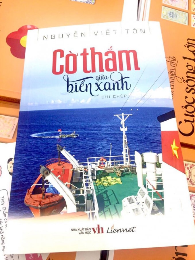 Bìa cuốn sách của nhà báo Nguyễn Viết Tôn